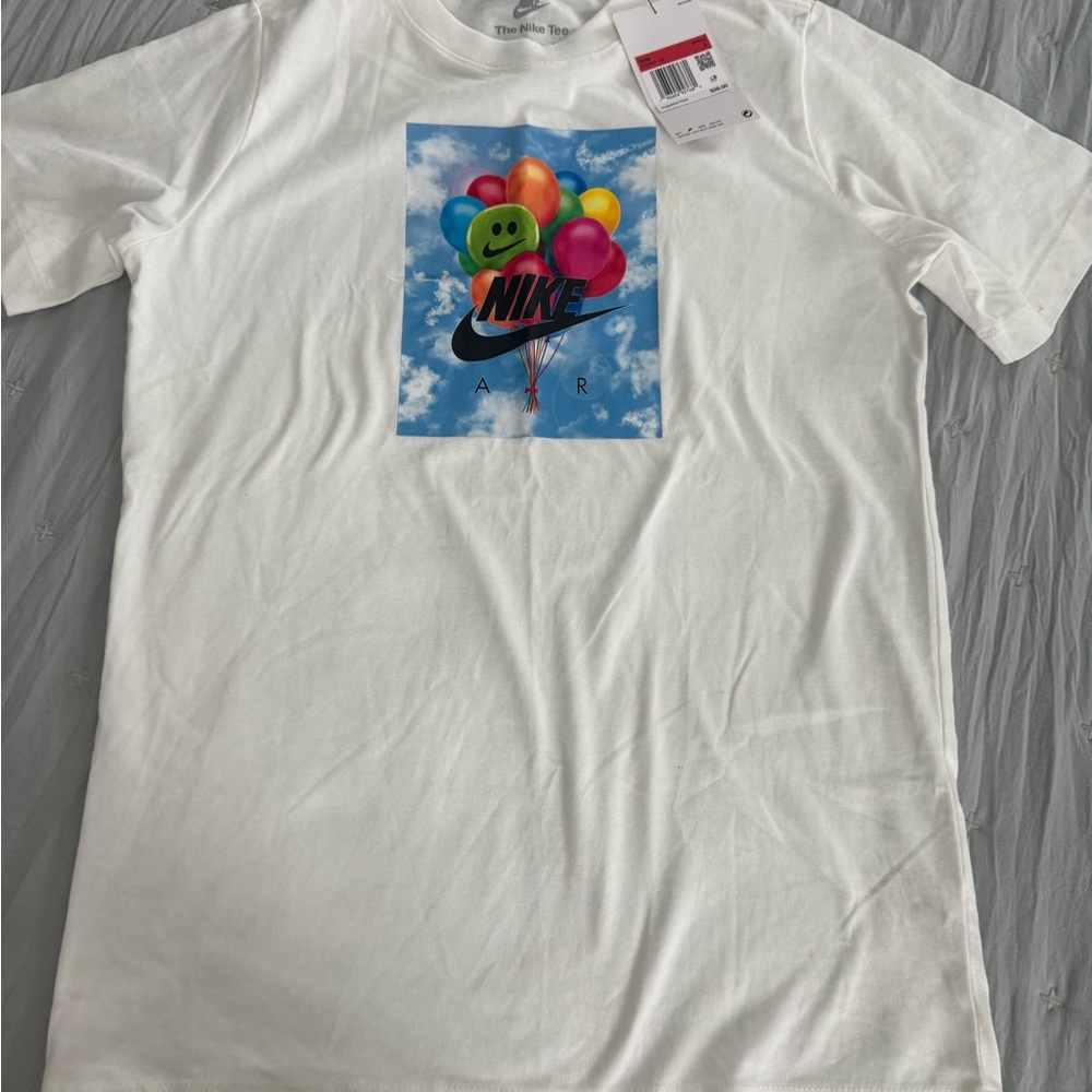 Nike White Graphic Short Sleeve Tee